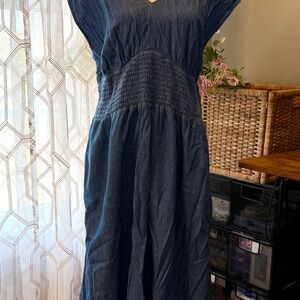 Women’s Denim Smocked Waist V-Neck Dress